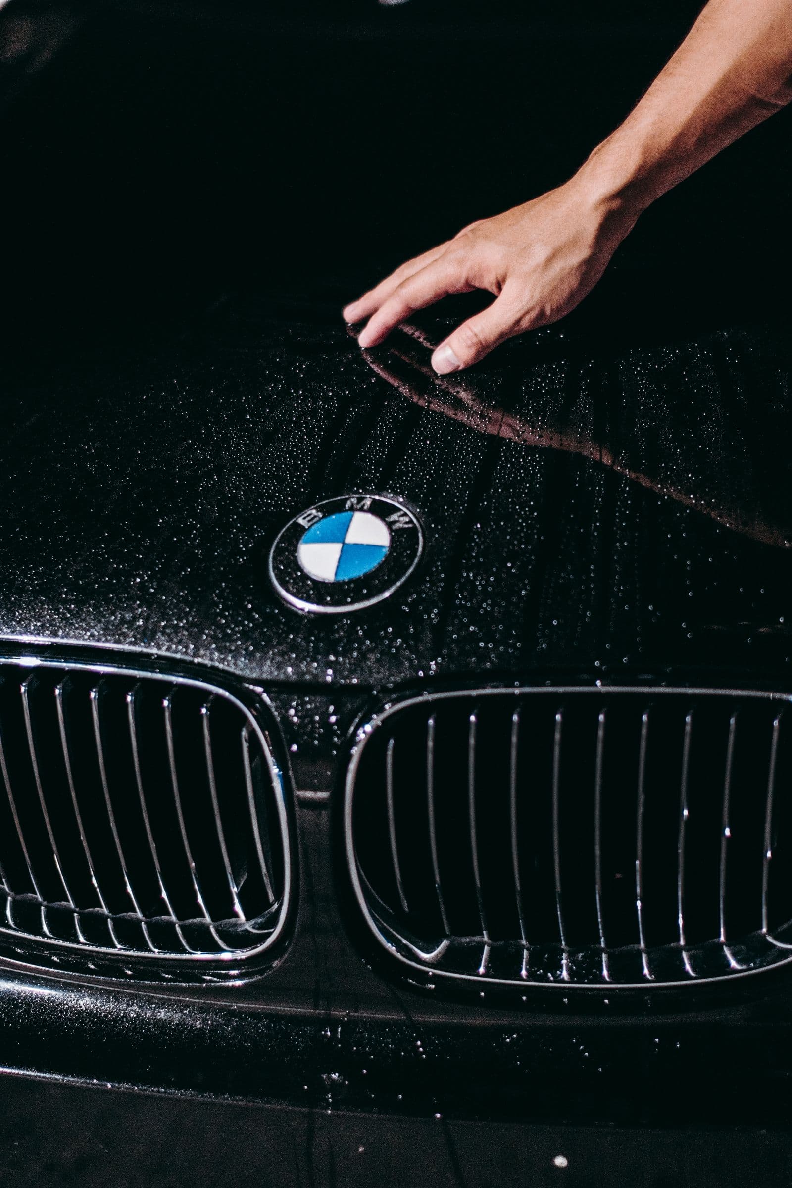 Water beading tightly on a sealed bonnet